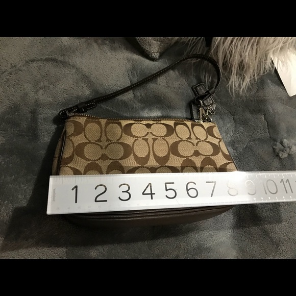 Coach bag - Like new - AUTHENTIC and Really cute - Picture 4 of 4